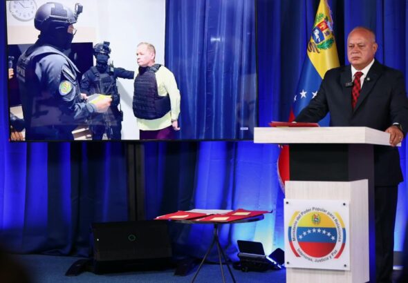 Venezuelan Interior Minister Diosdado Cabello shows a video of the detained far-right politician Juan Pablo Guanipa escorted by security officials, May 23, 2025. Photo: Alba Ciudad.