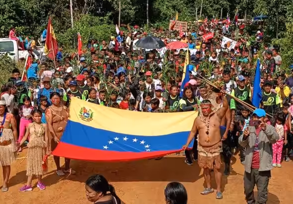 Venezuela strengthens democracy: Indigenous peoples exercise their right to vote to elect national and regional deputies. Photo: @NicolasMaduro.