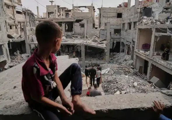 Palestinians inspect the rubble of homes destroyed by Israeli strikes in Khan Younis, Gaza Strip, May 15, 2025. Photo: Abdel Kareem Hana/AP.