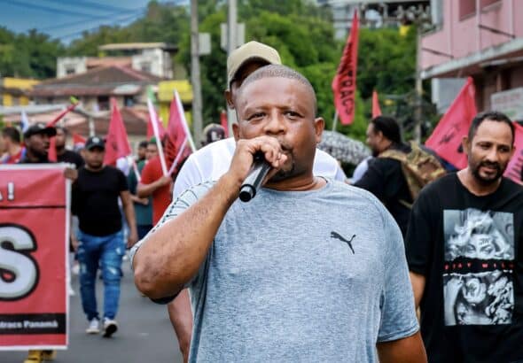 Panamanian worker on the streets as part of the national strike. Photo: SUNTRACS.