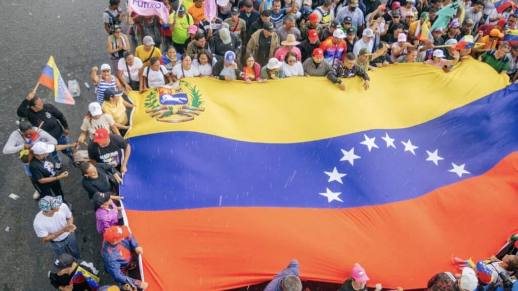 Venezuelan people marched in the rain on July 30 in defense of the July 28 electoral results. Photo: Zoe Alexandra.