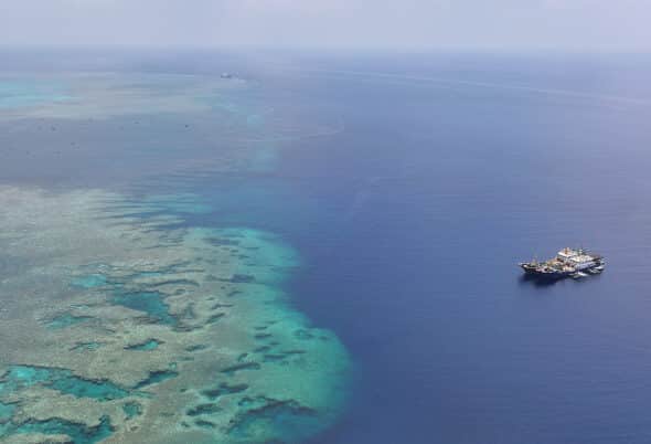 A Chinese fishing boat operating in the waters of China's Huangyan Island in the South China Sea on April 12. Photo: XINHUA.