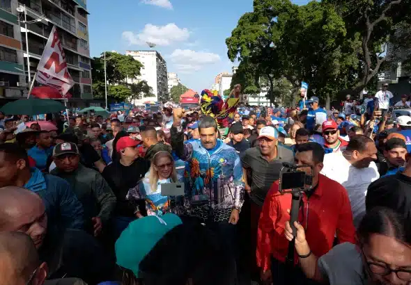 Venezuelan President Nicolás Maduro marching with First Lady Cilia Flores alongside the people, at Libertador Avenue in Caracas, on Thursday, May 22, 2025, during the massive closing rally of the Chavista campaign for the coming parliamentary and governors elections. Photo: Presidential Press.