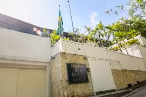 Entrance of the Argentinian embassy in Caracas. Photo: EFE/file photo.