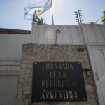Entrance to the embassy of Argentina in Caracas. Photo: File photo.