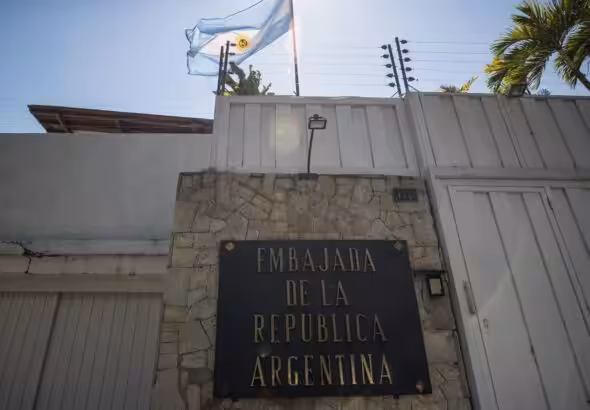 Entrance to the embassy of Argentina in Caracas. Photo: File photo.