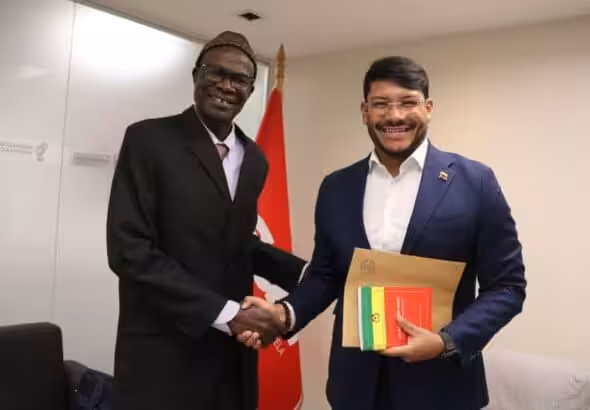 Venezuelan deputy foreign minister for Latin America, Rander Peña, greets Wasna Papai Danfa, member of the Political Bureau of the African Party for the Independence of Guinea and Cape Verde (PAIGCV), who will act as an observer for the May 25 elections. Photo: Telegram/@RanderPena.