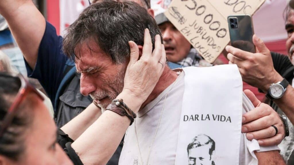 Father Paco during the retirees protest in Buenos Aires on May 14. Photo: UTEP.