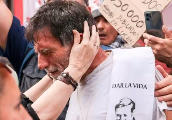 Father Paco during the retirees protest in Buenos Aires on May 14. Photo: UTEP.