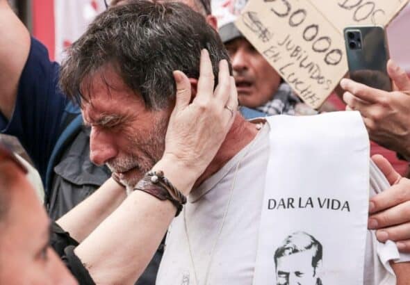 Father Paco during the retirees protest in Buenos Aires on May 14. Photo: UTEP.