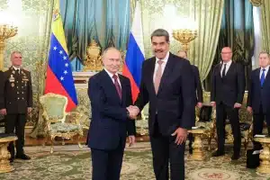 Venezuelan President Nicolás Maduro shakes hands with his Russian counterpart Vladimir Putin in the Kremlin, Moscow, on May 7, 2025. Photo: Presidential Press Venezuela.
