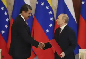 Venezuelan President Nicolás Maduro (left) shakes hands with Russian President Vladimir Putin (right) during their meeting at the Kremlin in Moscow, Russia, May 7, 2025. Photo: Alexander Zemlianichenko/EFE.