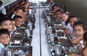 Elementary school children in Venezuela having lunch. Photo: YVKE Mundial/File photo.