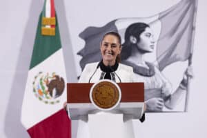 Claudia Sheinbaum speaking about oil shipments at a press conference. Photo: EFE.