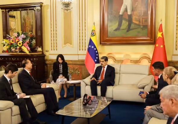 Venezuelan President Nicolás Maduro meets with the Communist Party of China delegation in Caracas. Photo: Venezuela Presidential Press.