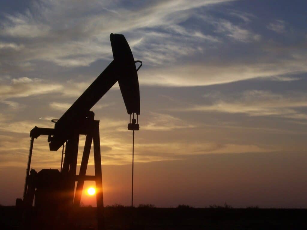 Silhouette photo of an oil pumpjack. Photo: Wikipedia.