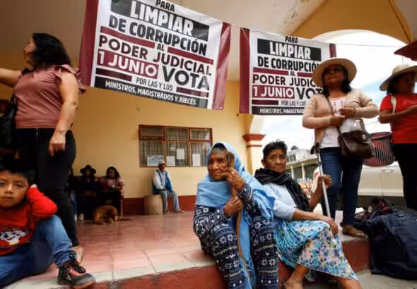 People around banners in support of the June 1 judicial elections in Mexico. Photo: France24.