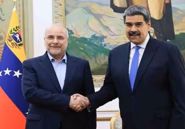 Venezuelan President Nicolas Maduro shaking hands with Mohammad Baqer Qalibaf, president of the Consultative Assembly of Iran, at Miraflores Palace, Caracas, June 2, 2025. Photo: Venezuela's Presidential Press.