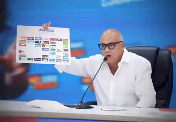 Head of the PSUV campaign command Jorge Rodriguez issuing statements to the press on June 23, 2025, ahead of the July 27 mayoral elections in Venezuela. Photo: Wilmer Errades/Ultimas Noticias.