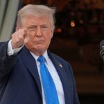President of the US empire, Donald Trump, pointing his finger at the cameraman. Photo: Alex Brandon/AP/File photo.