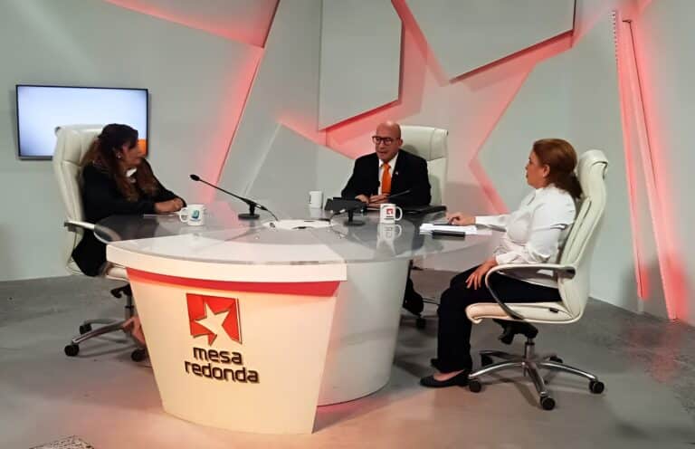 Executives of the Cuban Telecommunications Company (ETECSA) will appear this Friday at the Round Table. Photo: CUBADEBATE.