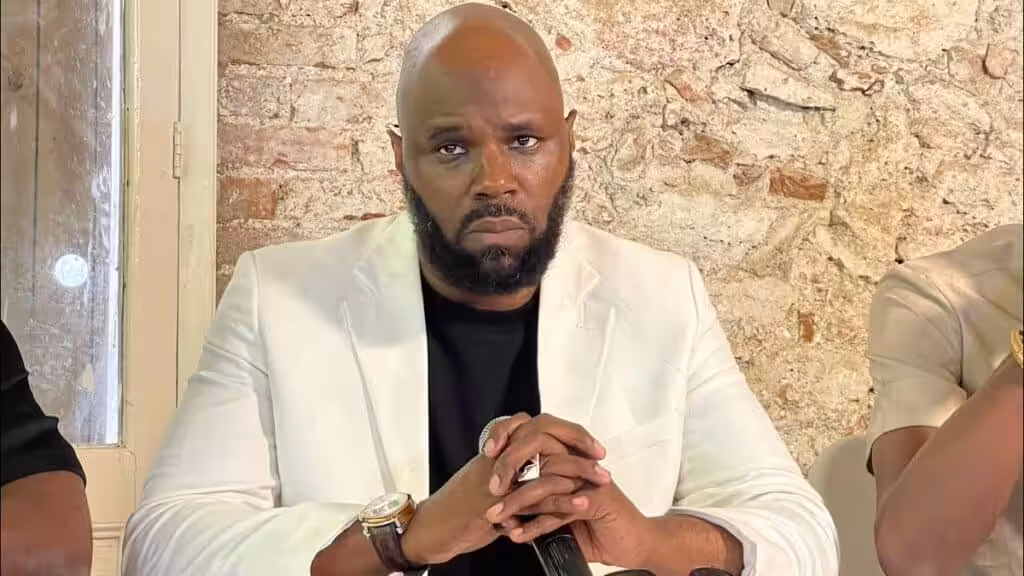 Kémi Séba speaking in his first press conference in Haiti from the Brise de Mer hotel in Cap-Haïtien on May 29. Photo: Haïti Liberté.