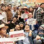 Members of Congress celebrating the approval of the Labor Reform. Photo: María Fernanda Carrascal.