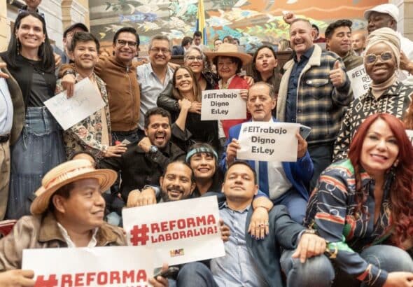 Members of Congress celebrating the approval of the Labor Reform. Photo: María Fernanda Carrascal.