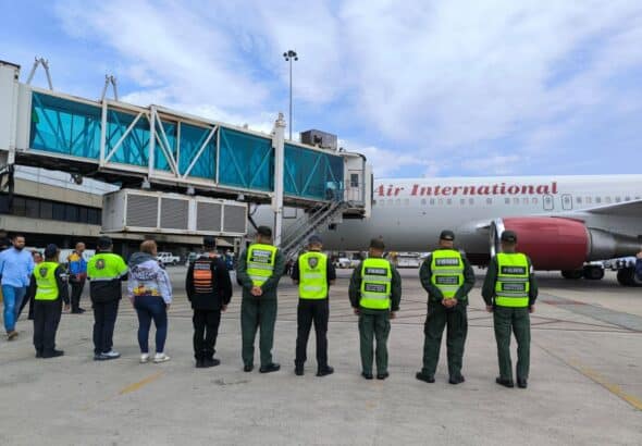 Venezuelan authorities receive a group of 141 returning migrants at the Simón Bolívar International Airport in Maiquetía on June 10, 2025. Photo: Telegram/Gran Misión Vuelta a la Patria.