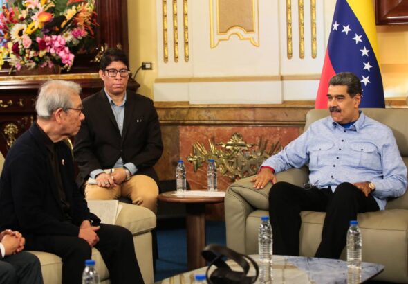 Venezuelan President Nicolás Maduro (right) meets Japanese Arquitect Riken Yamamoto (left) at Miraflores Palace on February, 2025. Photo: Presidential Press.