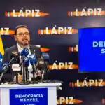 Venezuelan opposition leader Antonio Ecarri giving statements to the press. Photo: RedRadioVE.