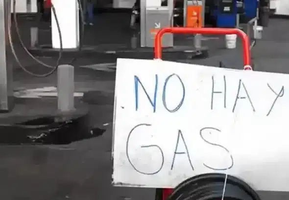 A sign at a gas station in Mar del Plata, Argentina, reads: "There is no gas." Photo: El Destape.