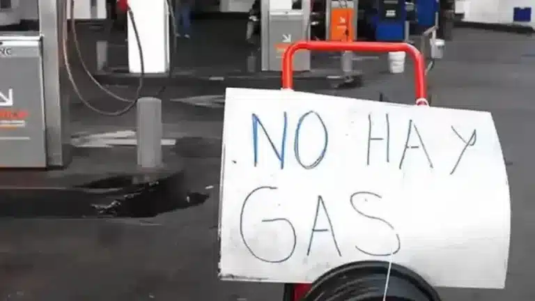 A sign at a gas station in Mar del Plata, Argentina, reads: "There is no gas." Photo: El Destape.