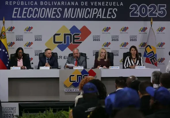 CNE rectors hold press conference with national and international observers for the upcoming municipal elections, July 25, 2025. Photo: CNE.