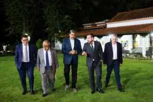 Venezuelan President Nicolás Maduro with a high-level Colombian delegation at the Aquiles Nazoa Cultural House. Photo: Telegram/NicolasMaduroMoros.