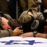 Israeli occupation soldiers mourn over the coffin of a companion killed in the Gaza battlefield. Photo: AFP.
