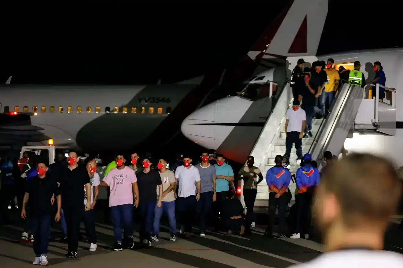 Landing of liberated Venezuelan migrants at Simón Bolívar Airport in Maiquetia, Venezuela, on Friday, July 18, 2025. Photo: Leonardo Fernandez Viloria/Reuters.