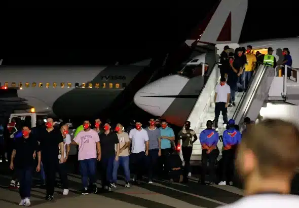 Landing of liberated Venezuelan migrants at Simón Bolívar Airport in Maiquetia, Venezuela, on Friday, July 18, 2025. Photo: Leonardo Fernandez Viloria/Reuters.