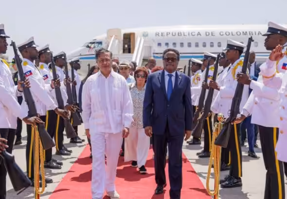 Colombian President Gustavo Petro receiving an official welcome on his arrival in Haiti, July 18, 2025. Photo: X/@infopresidencia.