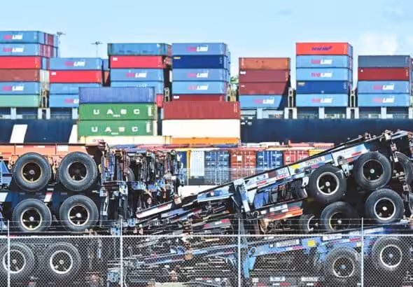 Shipping containers are stacked behind truck flatbeds at the Port of Long Beach, California, on April 2, 2025. Photo: VCG.