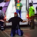 Venezuelan migrant rescued from El Salvador's CECOT torture center kneeling on Venezuelan soil after deboarding the plane that brought him back home, July 18, 2025. Photo: Con el Mazo Dando.