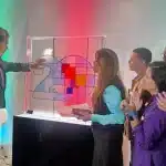 President Maduro presents commemorative stained glass for telesur’s 20th anniversary, created by Vitria Cuba workshop. Photo: teleSUR.