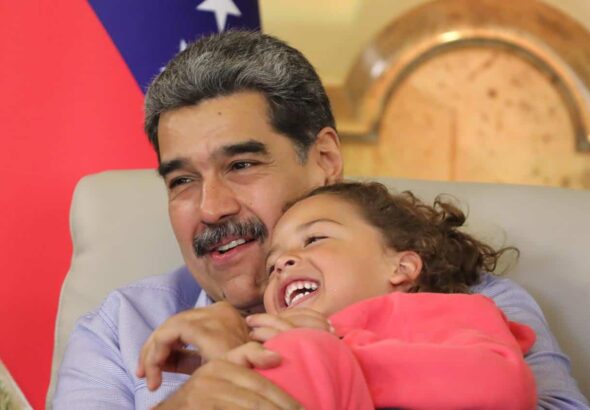 Venezuelan President Nicolás Maduro holding one of the seven children rescued from the United States at Miraflores Palace, Caracas, on Friday, July 18, 2025. Photo: Presidential Press.