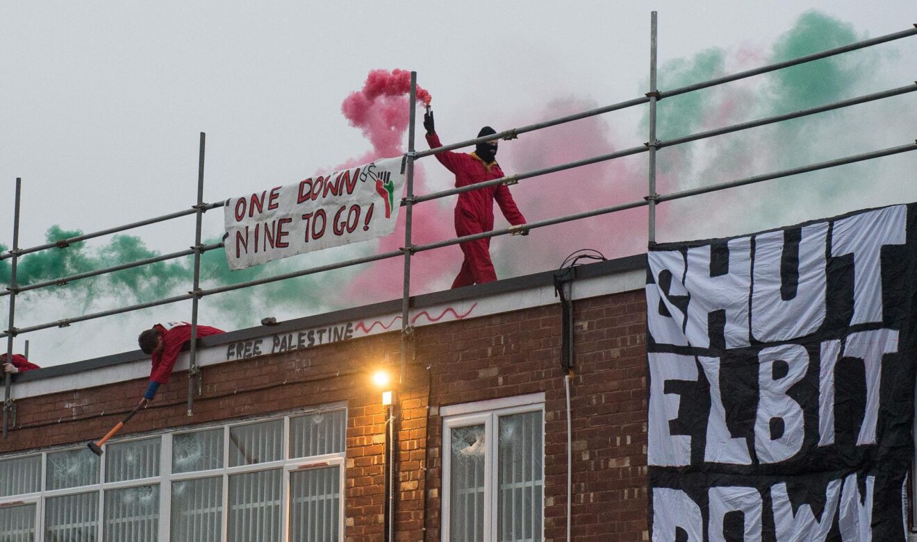 On Friday, June 20, two members of Palestine Action rode into the UK’s largest military base on e-scooters, carrying a Palestinian flag and fire extinguishers filled with red paint. Photo: The New York War Crimes/File photo.
