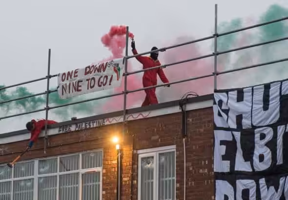 On Friday, June 20, two members of Palestine Action rode into the UK’s largest military base on e-scooters, carrying a Palestinian flag and fire extinguishers filled with red paint. Photo: The New York War Crimes/File photo.