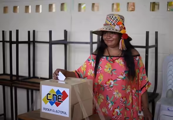 Indigenous woman casting the electronic receipt of her vote during Indigenous elections for municipal councilors in Venezuela. Photo: Telesur.