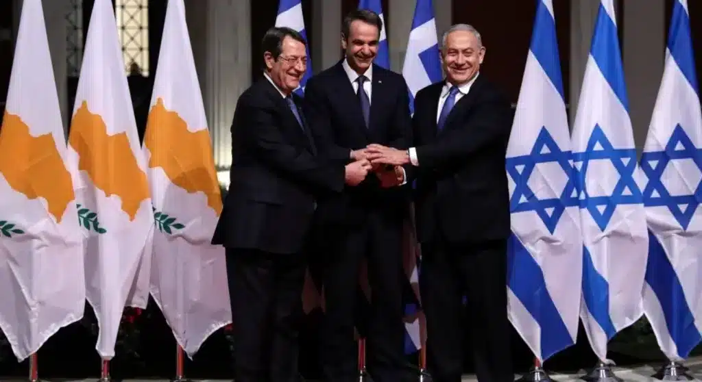 Cypriot President Nikos Anastasiades (left), Greek PM Kyriakos Mitsotakis (center), and Israel's Benjamin Netanyahu at the signing of the EastMed pipeline deal, 2020. Photo: The Jerusalem Post.