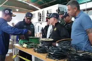 Venezuelan Interior Minister Diosdado Cabello and personnel of state security agencies review some of the explosive material seized from a warehouse in Anzoátegui state. Photo: Con El Mazo Dando