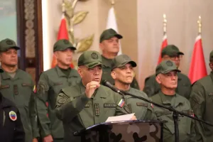 Venezuelan Defense Minister Vladimir Padrino López reads a statement reaffirming FANB's commitment to national sovereignty. Photo: FANB.
