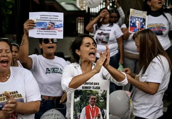Activist Martha Lía Grajales (center) leading a protest in front of the Supreme Court of Venezuela, August 5, 2025. Photo: AFP/Juan Barreto.